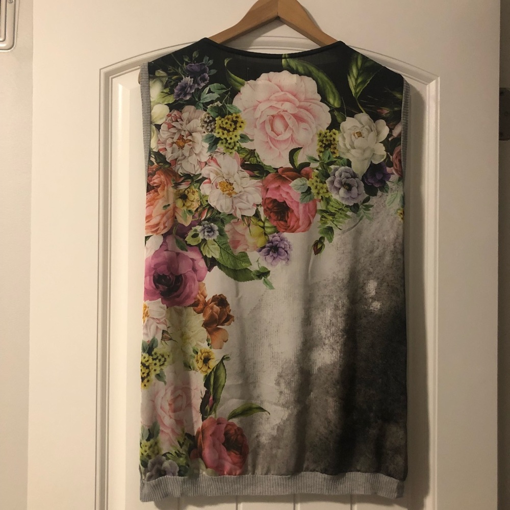 Grey knit w/ floral back top